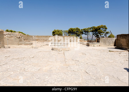 Phaistos. Kreta. Griechenland. Anzeigen von den Resten des monumentalen Propyläen der eindrucksvollsten Eintritt in den neuen Palast Stockfoto