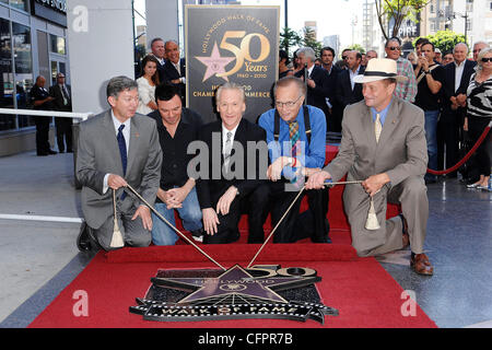 Leron Gubler, Seth MacFarlane, Bill Maher und Larry King Bill Maher erhält den 2,417th Stern auf der Hollywood Walk of Fame Los Angeles, Kalifornien - 14.09.10 Stockfoto