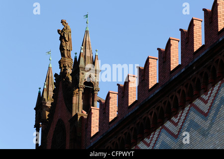 Detail der Fassade der ehemaligen Templeton Teppichfabrik neben Glasgow Green, Scotland, UK Stockfoto