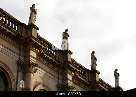 Glasgow Evangelical Church Detail zeigt 4 Evangelisten Statuen, entworfen von Architekt John Honeyman, gebaut 1878-1880, Cathedral Square, Schottland, Großbritannien Stockfoto