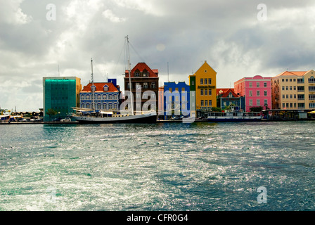 Willemstad Waterfront verfügt über die einzigartige Architektur der niederländischen Antillen. Stockfoto