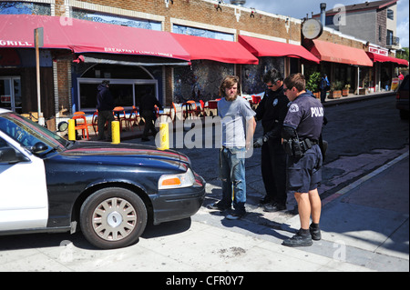 USA Southern California Los Angeles Venice Beach Mann verhaftet entlang der Ocean front gehen Stockfoto