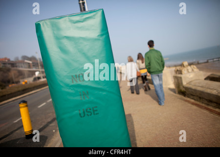 Eine überdachte Parkuhr auf Sandown am Meer auf der Isle Of Wight. Einrichtungen zu zahlen, um Park sind nicht gebräuchlich durch den Winter. Stockfoto