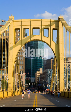 Roberto Clemente Bridge, Pittsburgh, Pennsylvania, Vereinigte Staaten von Amerika, Nordamerika Stockfoto