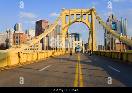 Roberto Clemente Bridge, Pittsburgh, Pennsylvania, Vereinigte Staaten von Amerika, Nordamerika Stockfoto