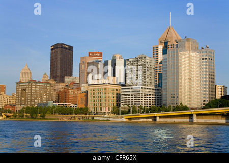 Skyline von Pittsburgh und der Allegheny River, Pittsburgh, Pennsylvania, Vereinigte Staaten von Amerika, Nordamerika Stockfoto