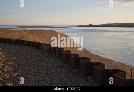 Mund River Deben wir flussabwärts auf den Kuppen Schindel Banken trifft am Fluss auf der Nordsee, Bawdsey, Suffolk, England Stockfoto