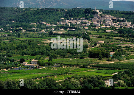 Ansicht der Landschaft aus dem malerischen Dorf von Lacoste, Provence, Frankreich, Europa Stockfoto