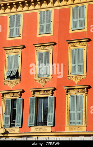 Reich verzierte Fensterläden, Côte d ' Azur, Frankreich Stockfoto