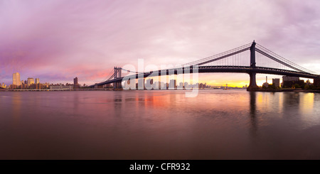 Die Brooklyn und Manhattan Bridge über den East River, New York City, New York, Vereinigte Staaten von Amerika, Nordamerika Stockfoto