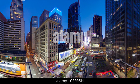 Broadway mit Blick auf Times Square in Manhattan, New York City, New York, Vereinigte Staaten von Amerika, Nordamerika Stockfoto
