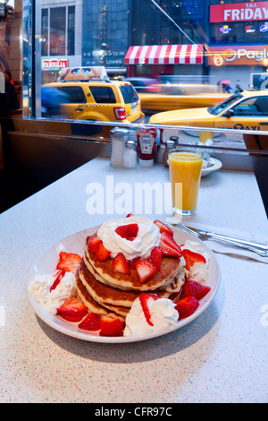 Pfannkuchen, Mid Town Manhattan Diner, New York, Vereinigte Staaten von Amerika, Nordamerika Stockfoto