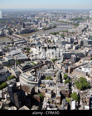 Luftaufnahme des St Barts Hospital, London mit der Themse im Hintergrund Stockfoto