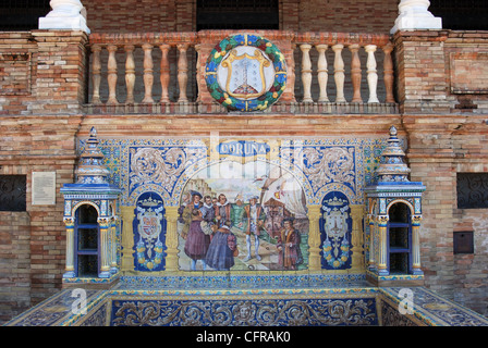 Keramische Fliesen- Sitzecke in der Plaza de Espana, Sevilla, Sevilla Provinz, Andalusien, Spanien in Westeuropa. Stockfoto