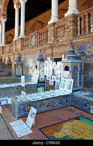 Artwork angezeigt auf der keramischen Fliesen- Sitzecke in der Plaza de Espana, Sevilla, Andalusien, Spanien in Westeuropa. Stockfoto