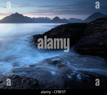 Einem stimmungsvollen Winterabend am Elgol, Isle Of Skye, Schottland, Vereinigtes Königreich, Europa Stockfoto