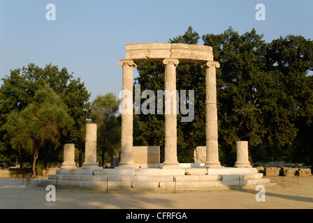 Blick auf die eleganten runden Philippeion, ein Votiv Denkmal aus dem 4. Jahrhundert v. Chr. und Zeus gewidmet. Stockfoto