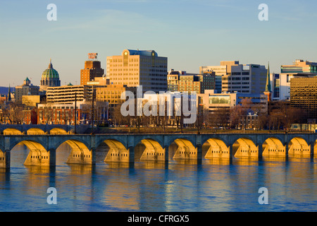 Skyline von Harrisburg, Hauptstadt von Pennsylvania am Susquehanna River im Dauphin County Stockfoto