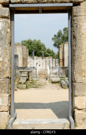 Die Ruinen von einer frühen Christian Basilica 435 und 451 n. Chr. aus und errichtet auf den Ruinen der Werkstatt des Phidias. Olympia. Stockfoto