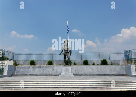 Sparta. Peloponnes. Griechenland. Statue oder Denkmal von König Leonidas vor dem Fußballstadion in Sparta. Spartan-König Stockfoto