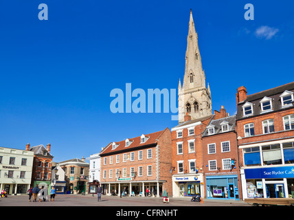 Kirche St. Mary Magadalene hinter dem Marktplatz Newark-on-Trent, Nottinghamshire UK GB EU-Europa Stockfoto