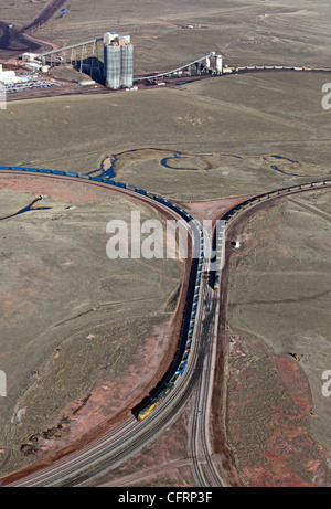 Kohlezug Verladeanlage in Wyoming des Powder River Basin Stockfoto