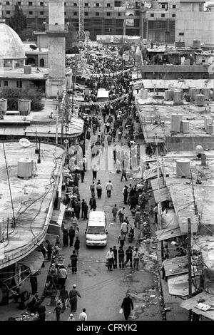 9. Juni 2006; Erbil, Irak; Die Innenstadt von Erbil, der Hauptstadt von Irakisch-Kurdistan, gesehen von der Altstadt auf dem Hügel. Foto: 2. Mai 2006. Obligatorische Credit: Foto von David I. Gross/ZUMA Press. (©) Copyright 2006 by David I. Gross Stockfoto