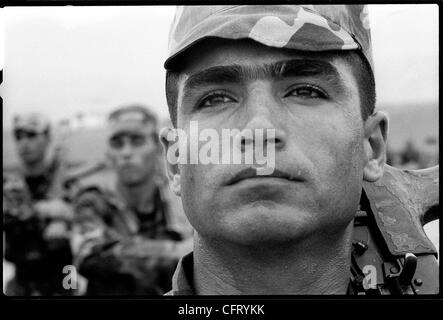 9. Juni 2006; Erbil, Irak; Kurdische Soldaten in die Ausbildung der irakischen Armee am Kanigama, der 1. Kampf-Schule in Irakisch-Kurdistan. Foto: 10. Mai 2006. Obligatorische Credit: Foto von David I. Gross/ZUMA Press. (©) Copyright 2006 by David I. Gross Stockfoto