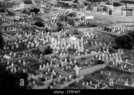 9. Juni 2006; Erbil, Irak; Der alte Friedhof in Arbil, Irak. Foto: 29. April 2006. Obligatorische Credit: Foto von David I. Gross/ZUMA Press. (©) Copyright 2006 by David I. Gross Stockfoto