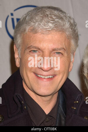 1. Dezember 2006; Beverly Hills, USA;  Musiker DENNIS DeYOUNG am VH1 speichern The Music Foundation nutzen gehostet vom Esquire Magazin statt Esquire Haus 360, Beverly Hills.                               Obligatorische Credit: Foto von Paul Fenton/ZUMA Press. (©) Copyright 2006 von Paul Fenton Stockfoto