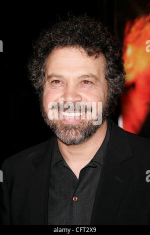 6. Dezember 2006; Hollywood, Kalifornien, USA; Regisseur EDWARD ZWICK auf der "Blood Diamond" Los Angeles Premiere statt im Mann Chinese Theatre. Obligatorische Credit: Foto von Lisa O'Connor/ZUMA Press. (©) Copyright 2006 von Lisa O'Connor Stockfoto