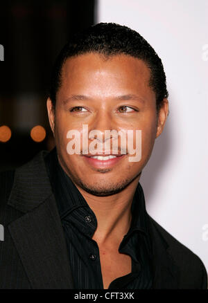 7. Dezember 2006; Westwood, Kalifornien, USA; Schauspieler TERRENCE HOWARD am "The Pursuit Of Happyness" Los Angeles Premiere statt im Village Theatre. Obligatorische Credit: Foto von Lisa O'Connor/ZUMA Press. (©) Copyright 2006 von Lisa O'Connor Stockfoto