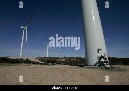 Am 14. Dezember, 2006 La Posta Indian Reservation, Versprechen CA  riesigen Windkraftanlagen, die gebaut wurden, auf die La Posta Indian Reservation auf der Tecate Kluft haben große gezeigt, so sehr, dass der Stamm lässt mehr gebaut werden.  John Gastaldo/der San Diego Union-Tribune/Zuma Press Stockfoto