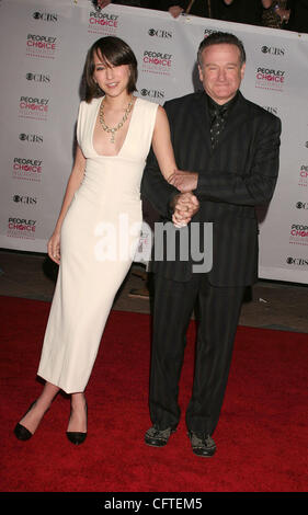 9. Januar 2007; Hollywood, USA;   Schauspieler und Komiker ROBIN WILLIAMS und Daughgter ZELDA auf der 33. veranstaltet jährliche Peoples Choice Awards im Shrine Auditorium. Obligatorische Credit: Foto von Paul Fenton/ZUMA Press. (©) Copyright 2007 von Paul Fenton Stockfoto