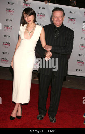 9. Januar 2007; Hollywood, USA;   Schauspieler und Komiker ROBIN WILLIAMS und Daughgter ZELDA auf der 33. veranstaltet jährliche Peoples Choice Awards im Shrine Auditorium. Obligatorische Credit: Foto von Paul Fenton/ZUMA Press. (©) Copyright 2007 von Paul Fenton Stockfoto