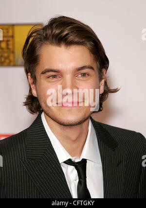 12. Januar 2007; Hollywood, Kalifornien, USA; EMILE HIRSCH in der 12. Annual Critics Choice Awards statt auf der Santa Monica Civic Auditorium. Obligatorische Credit: Foto von Lisa O'Connor/ZUMA Press. (©) Copyright 2007 von Lisa O'Connor Stockfoto