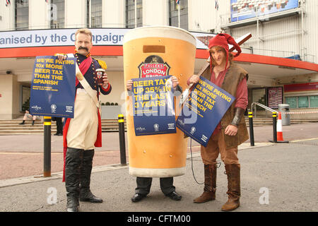 16. Januar 2007 veranstalteten die Kampagne für Real Ale (CAMRA) startet am Londoner Earls Court mit über 1000 verschiedene Biere auf Show - London, Vereinigtes Königreich - Großbritanniens größte 5-Tage-Bier-Festival. (Bild Kredit: Theodore Liasi/ZUMAPRESS.com ©) Stockfoto