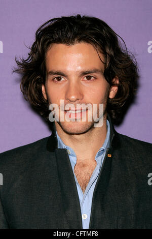 17. Januar 2007; Pasadena, Kalifornien, USA; Schauspieler SANTIAGO CABRERA bei der NBC All-Star Party Winter 2007 statt im the Ritz-Carlton. Obligatorische Credit: Foto von Lisa O'Connor/ZUMA Press. (©) Copyright 2007 von Lisa O'Connor Stockfoto