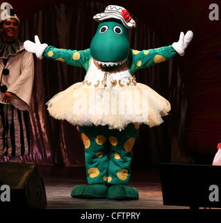 20. Januar 2007; New York, NY, USA; DOROTHY THE DINOSAUR während der "The Day USA Aussie Familienkonzert" in New York City Center statt. Obligatorische Credit: Foto von Nancy Kaszerman/ZUMA Press. (©) Copyright 2007 von Nancy Kaszerman Stockfoto