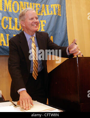 Tom Campbell, Dekan der Haas School of Business an der UC Berkeley, vor dem Gespräch mit dem Commonwealth Club im Hotel Nikko in San Francisco, Kalifornien, am Mittwoch, 24. Januar 2007.  (Dean Coppola/Contra Costa Times) Stockfoto