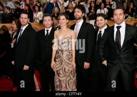 28. Januar 2007; Los Angeles, Kalifornien, USA; SAG Awards 2007: Besetzung von "ENTOURAGE", KEVIN DILLON, KEVIN CONNOLLY, PERREY REEVES, statt ADRIAN GRENIER, JERRY FERRARA und JEREMY PIVEN am 13. Annual Screen Actors Guild Awards im Shrine Auditorium in Los Angeles. Obligatorische Credit: Foto von Lisa O'Connor/Z Stockfoto