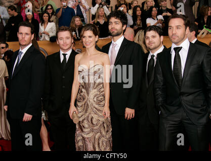 28. Januar 2007; Los Angeles, Kalifornien, USA; SAG Awards 2007: Besetzung von "ENTOURAGE", KEVIN DILLON, KEVIN CONNOLLY, PERREY REEVES, statt ADRIAN GRENIER, JERRY FERRARA und JEREMY PIVEN am 13. Annual Screen Actors Guild Awards im Shrine Auditorium in Los Angeles. Obligatorische Credit: Foto von Lisa O'Connor/Z Stockfoto