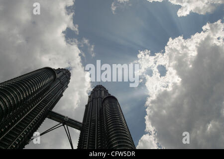 7. Februar 2007 - Kuala Lumpur, Malaysia - die Petronas Towers sind die höchsten Twin-Gebäude in der Welt und waren einst die höchsten Wolkenkratzer der Welt. (Kredit-Bild: © John Schreiber/ZUMAPRESS.com) Stockfoto