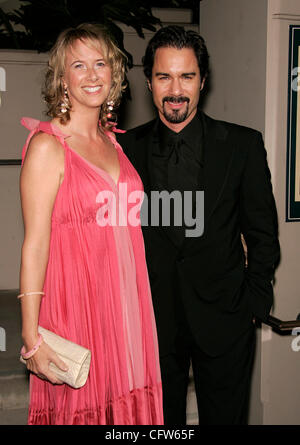 8. Februar 2007 - Beverly Hills, CA, USA - Schauspieler ERIC MCCORMACK und Frau JANET HOLDEN an der 2007 gehen von Stil zu Ehren Versace statt in Beverly Hills City Hall.  (Kredit-Bild: © Lisa O'Connor/ZUMA Press) Stockfoto