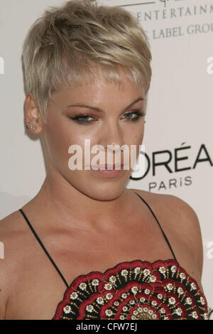 10. Februar 2007; Hollywood, Kalifornien, USA;  Sängerin PINK auf der Clive Davis Pre-Grammy-Party im Beverly Hilton obligatorisch Kredit statt: Foto von Paul Fenton/ZUMA Press. (©) Copyright 2007 von Paul Fenton Stockfoto