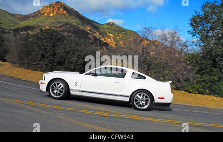 Pan-Aktion 2007 Ford Shelby GT500 Mustang Cobra Coupe links Stockfoto