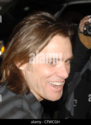 20. Februar 2007 - New York, NY, USA - JIM CARREY in den MTV Studios auf dem Times Square für einen Auftritt in "Total Request Live" (Image Credit: © Dan Herrick-KPA/Dan Herrick/ZUMA Press) Stockfoto