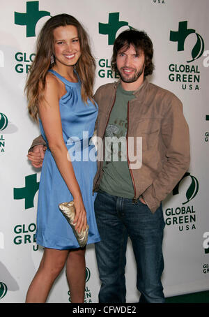 21. Februar 2007; Hollywood, Kalifornien, USA; Model PETRA NEMCOVA & Sänger JAMES stumpf bei der Global 3rd Annual Pre-Oscar Party in Avalon grün. Obligatorische Credit: Foto von Lisa O'Connor/ZUMA Press. (©) Copyright 2007 von Lisa O'Connor Stockfoto