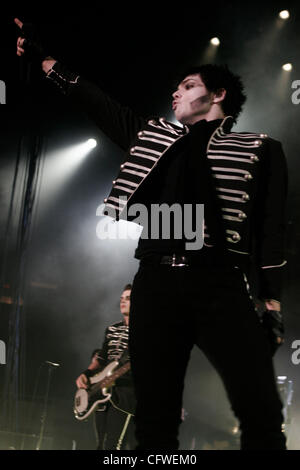 My Chemical Romance am 23. Februar 2007 im Nassau Coliseum Durchführung Gerard Way (Lead-Gesang), Mikey Way (Bass), Bob Bryar (Schlagzeug), Frank Iero (Rhythmusgitarre) und Ray Toro (Lead-Gitarre). Stockfoto