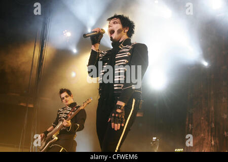 My Chemical Romance am 23. Februar 2007 im Nassau Coliseum Durchführung Gerard Way (Lead-Gesang), Mikey Way (Bass), Bob Bryar (Schlagzeug), Frank Iero (Rhythmusgitarre) und Ray Toro (Lead-Gitarre). Stockfoto